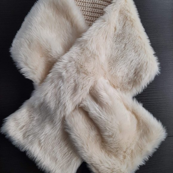 Guess Accessories - NWT GUESS Faux Fur Wrap